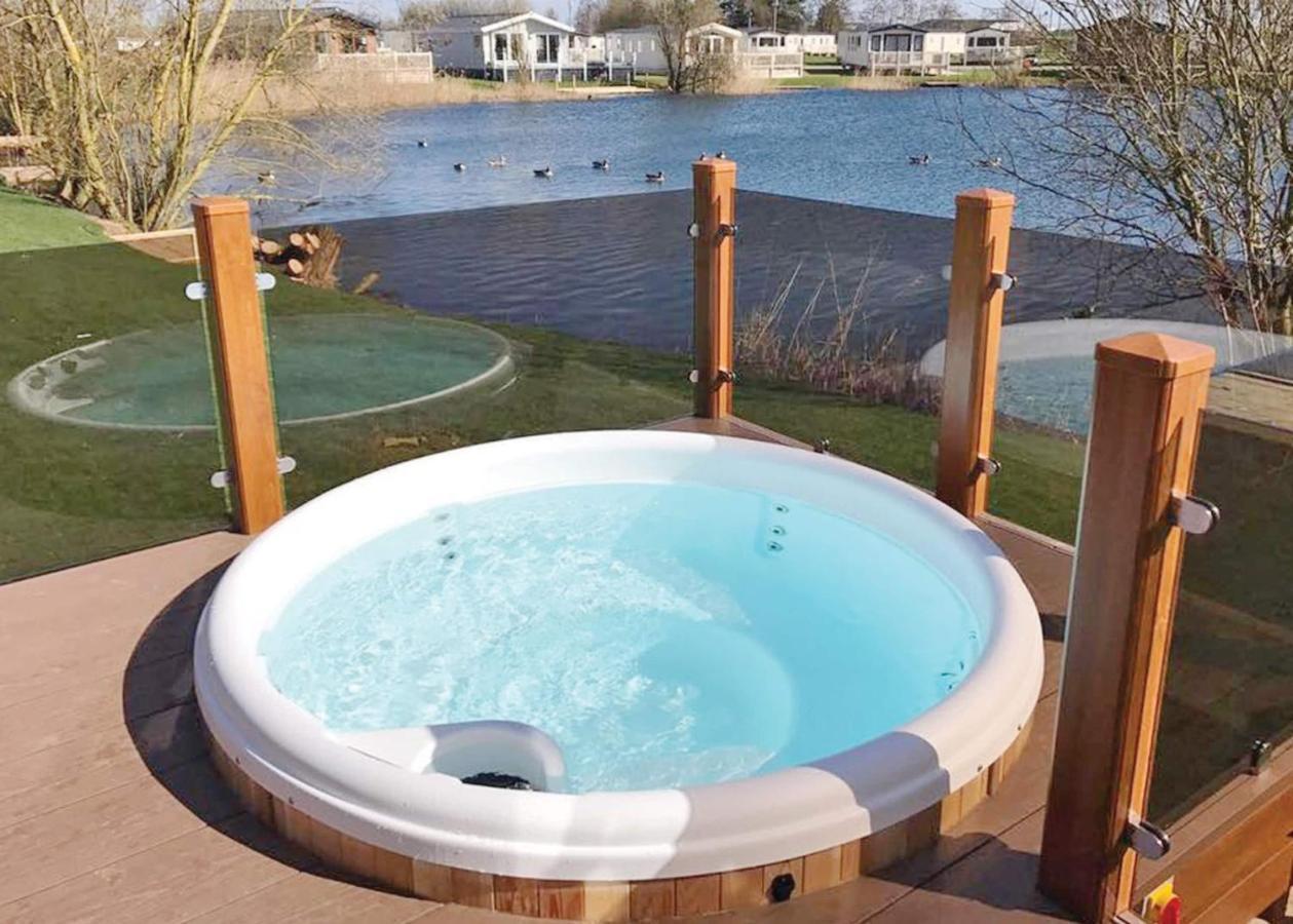 Tattershall Lakes Country Park Dogdyke Экстерьер фото